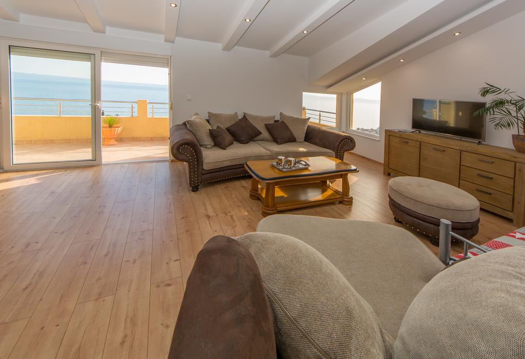 Apartments Max&Leon Podstrana Bagian luar foto